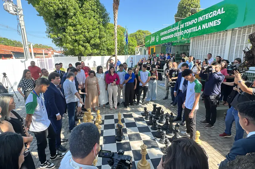 Governador inaugura reforma e modernização de escola na zona Sul de Teresina Governador inaugura reforma e modernização de escola na zona Sul de Teresina