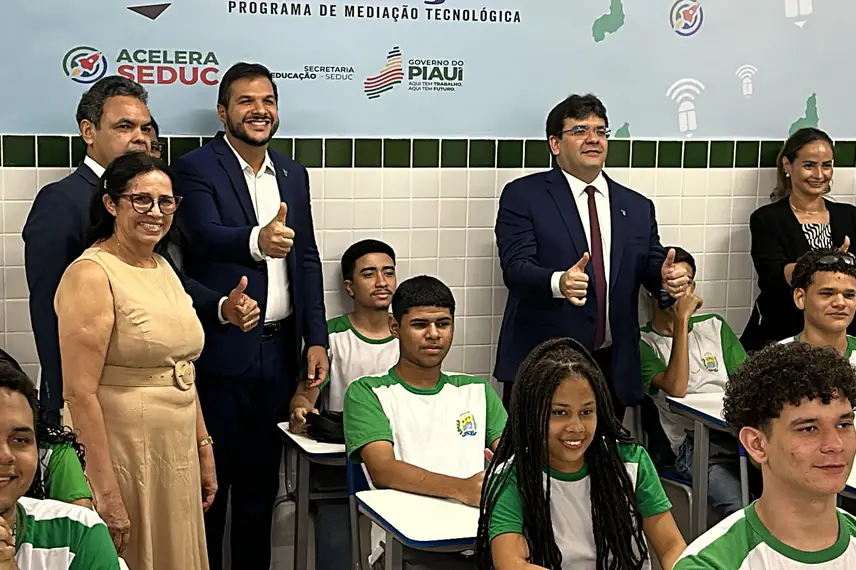 Governador inaugura reforma e modernização de escola na zona Sul de Teresina Governador inaugura reforma e modernização de escola na zona Sul de Teresina