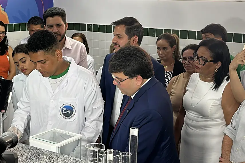 Governador inaugura reforma e modernização de escola na zona Sul de Teresina Governador inaugura reforma e modernização de escola na zona Sul de Teresina