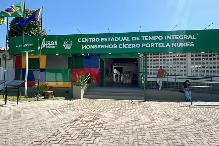 Governador inaugura reforma e modernização de escola na zona Sul de Teresina Governador inaugura reforma e modernização de escola na zona Sul de Teresina