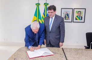 Governador Rafael Fonteles transmite cargo para cumprir missão oficial em Portugal (Foto: Reprodução)