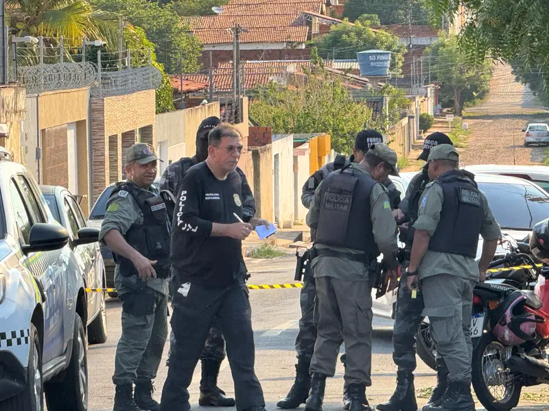 Homem é morto a tiros enquanto usava o celular no horário de almoço em Teresina