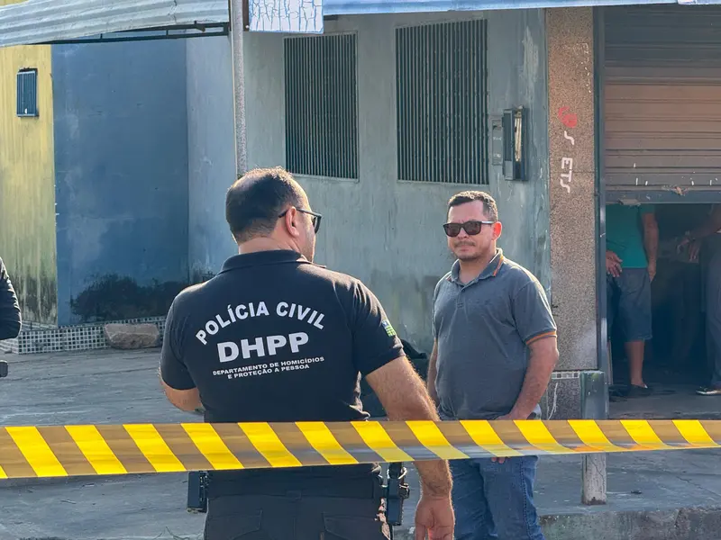 Homem é morto a tiros enquanto usava o celular no horário de almoço em Teresina