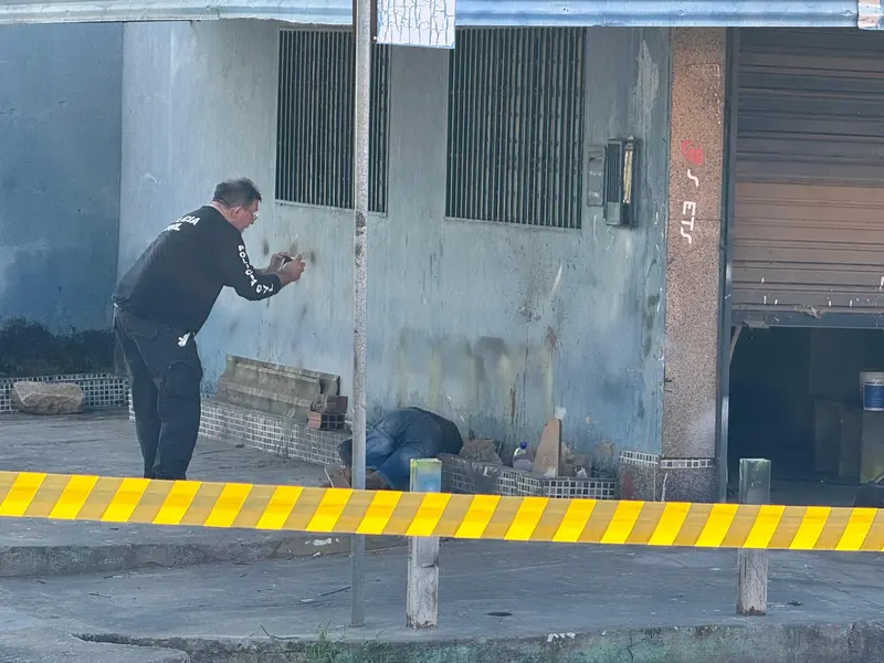 Homem é morto a tiros enquanto usava o celular no horário de almoço em Teresina