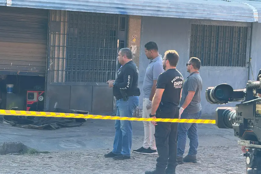 Homem é morto a tiros enquanto usava o celular no horário de almoço em Teresina Homem é morto a tiros enquanto usava o celular no horário de almoço em Teresina