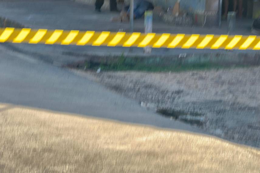 Homem é morto a tiros enquanto usava o celular no horário de almoço em Teresina Homem é morto a tiros enquanto usava o celular no horário de almoço em Teresina