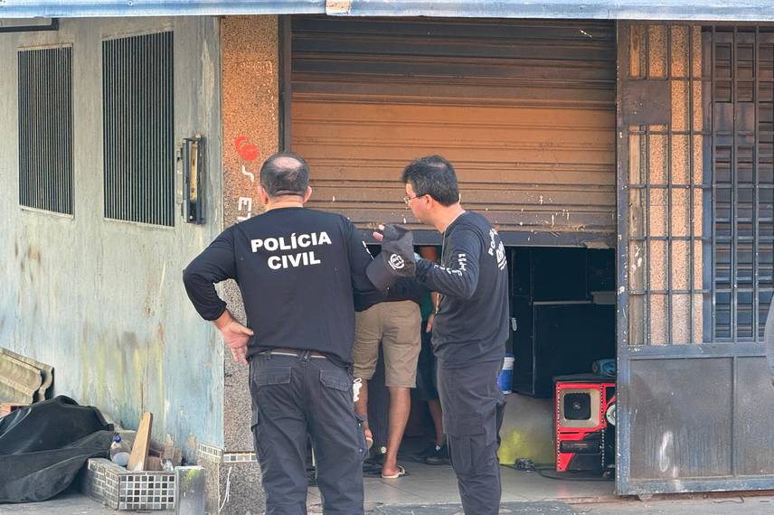 Homem é morto a tiros enquanto usava o celular no horário de almoço em Teresina Homem é morto a tiros enquanto usava o celular no horário de almoço em Teresina