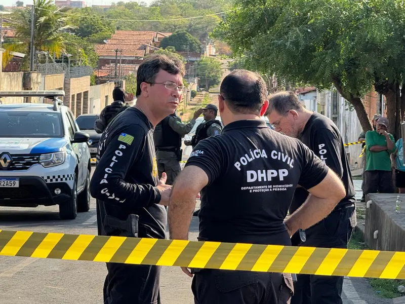 Homem é morto a tiros enquanto usava o celular no horário de almoço em Teresina