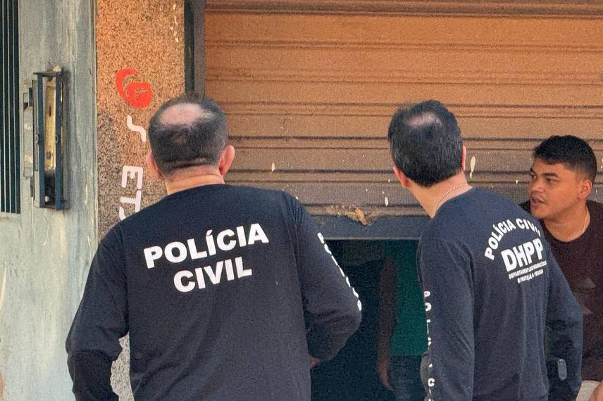 Homem é morto a tiros enquanto usava o celular no horário de almoço em Teresina Homem é morto a tiros enquanto usava o celular no horário de almoço em Teresina