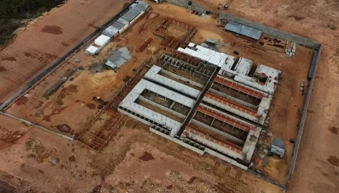Homem foi preso enquanto trabalhava em obra de presídio em Buriti dos Lopes