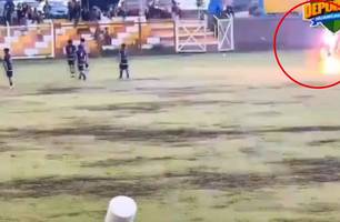 Jogador de futebol morre em campo após ser atingido por raio no Peru (Foto: Reprodução)