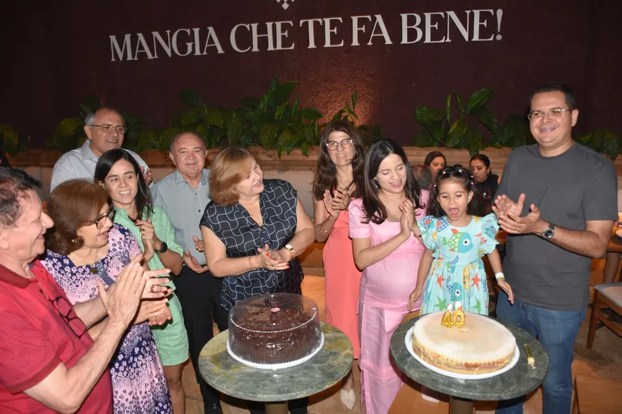 Médica Sariane Ribeiro celebra 40 anos ao lado da família em Teresina