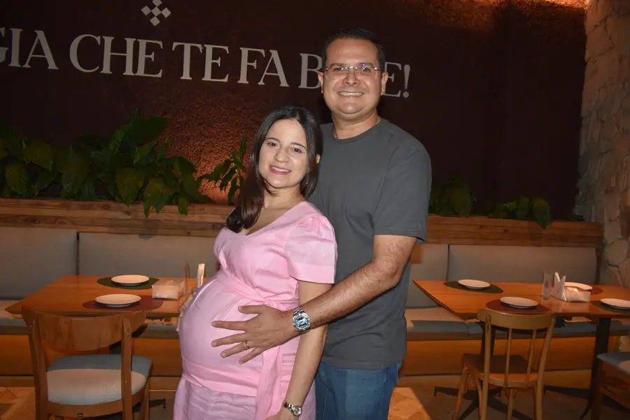 Médica Sariane Ribeiro celebra 40 anos ao lado da família em Teresina