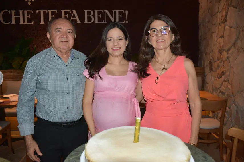 Médica Sariane Ribeiro celebra 40 anos ao lado da família em Teresina