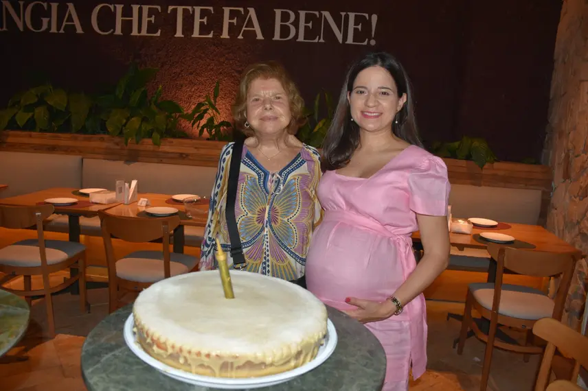 Médica Sariane Ribeiro celebra 40 anos ao lado da família em Teresina