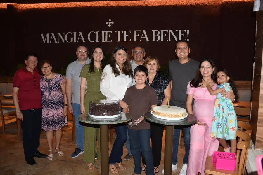 Médica Sariane Ribeiro celebra 40 anos ao lado da família em Teresina