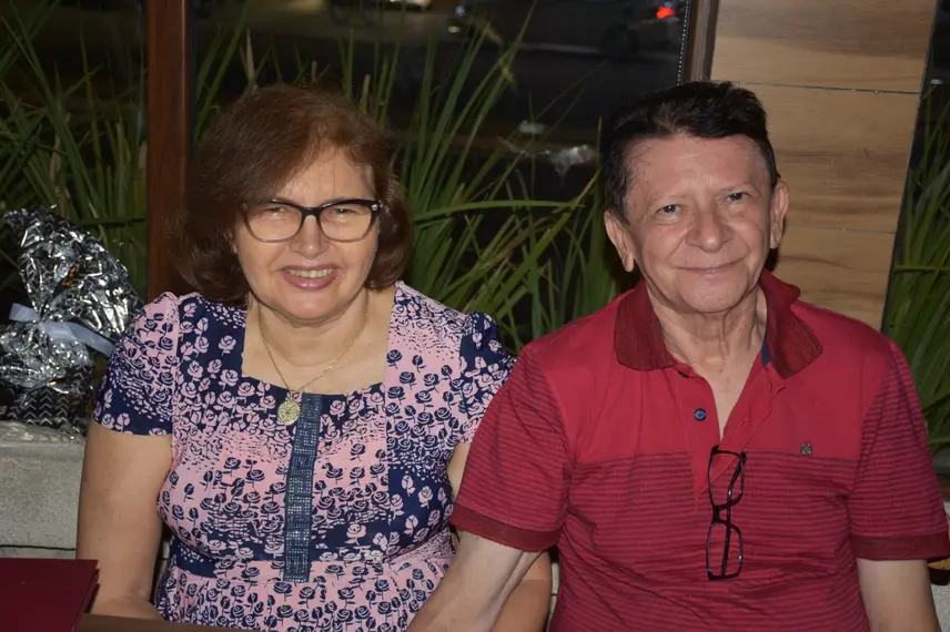 Médica Sariane Ribeiro celebra 40 anos ao lado da família em Teresina