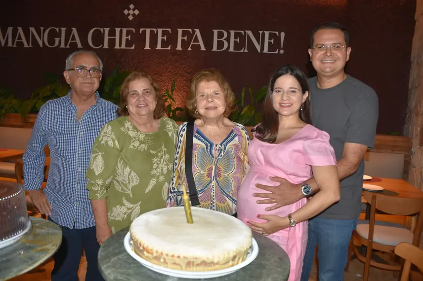 Médica Sariane Ribeiro celebra 40 anos ao lado da família em Teresina