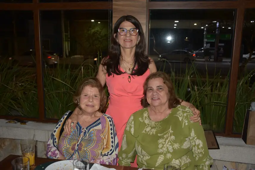 Médica Sariane Ribeiro celebra 40 anos ao lado da família em Teresina Médica Sariane Ribeiro celebra 40 anos ao lado da família em Teresina