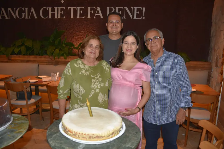 Médica Sariane Ribeiro celebra 40 anos ao lado da família em Teresina