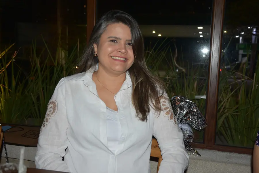 Médica Sariane Ribeiro celebra 40 anos ao lado da família em Teresina