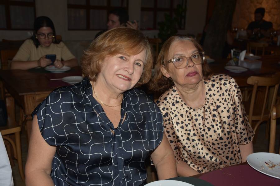 Médica Sariane Ribeiro celebra 40 anos ao lado da família em Teresina