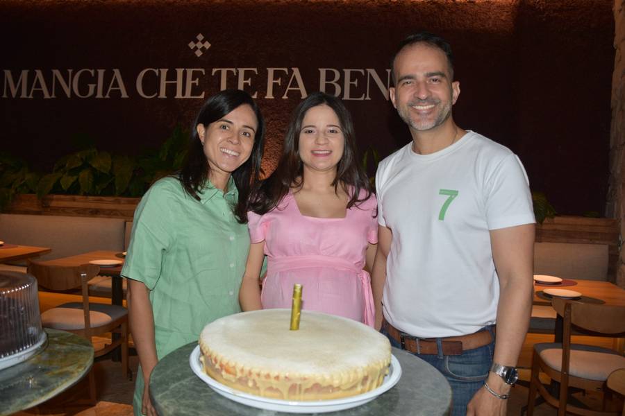 Médica Sariane Ribeiro celebra 40 anos ao lado da família em Teresina