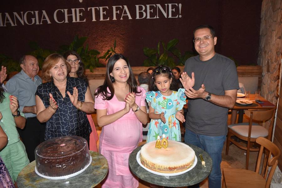 Médica Sariane Ribeiro celebra 40 anos ao lado da família em Teresina