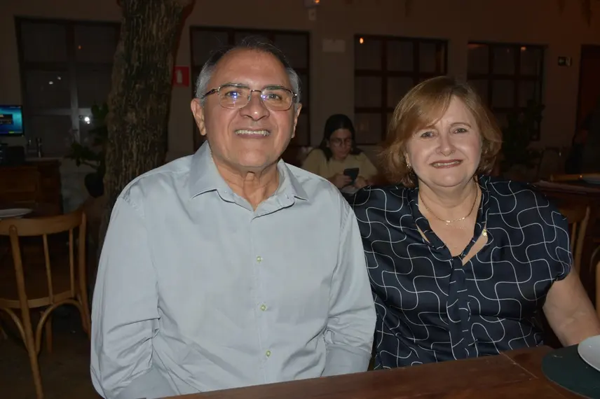 Médica Sariane Ribeiro celebra 40 anos ao lado da família em Teresina