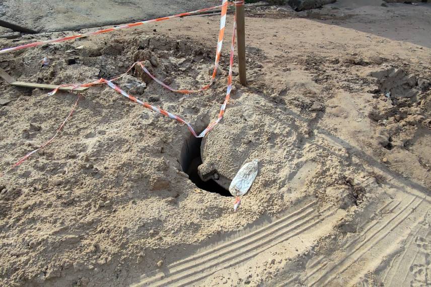 Moradores denunciam 'buraqueira' feita pela Águas de Teresina na zona Norte Moradores denunciam 'buraqueira' feita pela Águas de Teresina na zona Norte