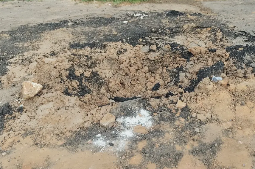 Moradores denunciam 'buraqueira' feita pela Águas de Teresina na zona Norte