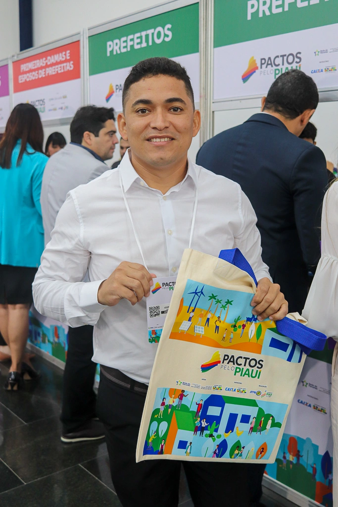 Pactos pelo Piauí reúne mais de 210 prefeitos eleitos e reeleitos em Teresina