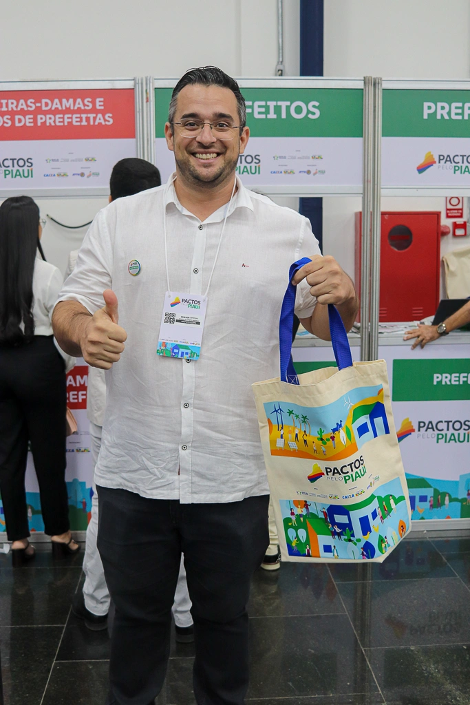 Pactos pelo Piauí reúne mais de 210 prefeitos eleitos e reeleitos em Teresina