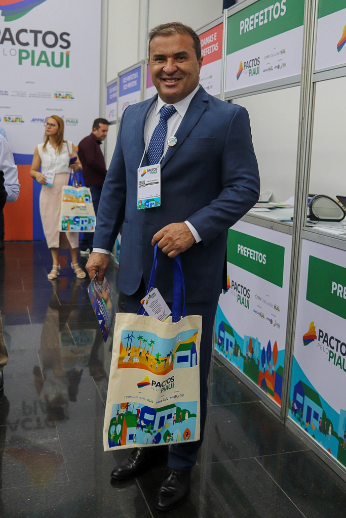Pactos pelo Piauí reúne mais de 210 prefeitos eleitos e reeleitos em Teresina