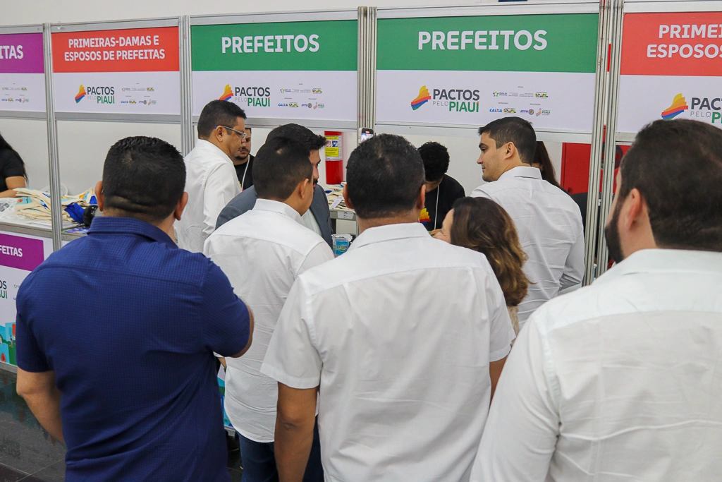 Pactos pelo Piauí reúne mais de 210 prefeitos eleitos e reeleitos em Teresina