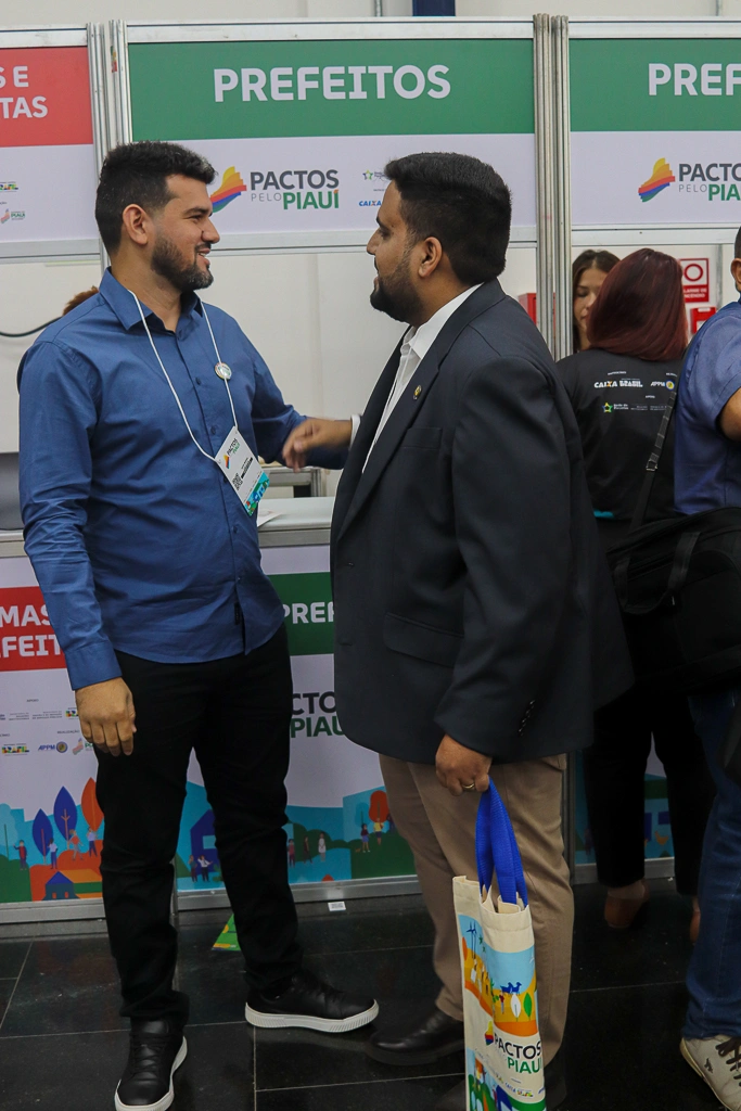 Pactos pelo Piauí reúne mais de 210 prefeitos eleitos e reeleitos em Teresina