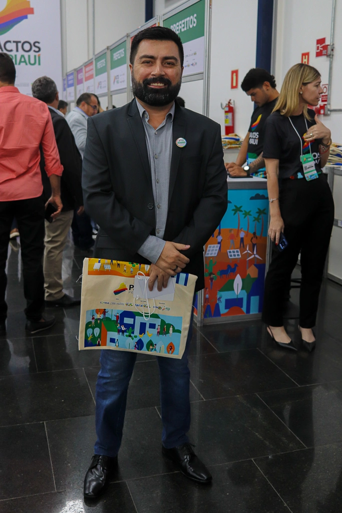 Pactos pelo Piauí reúne mais de 210 prefeitos eleitos e reeleitos em Teresina