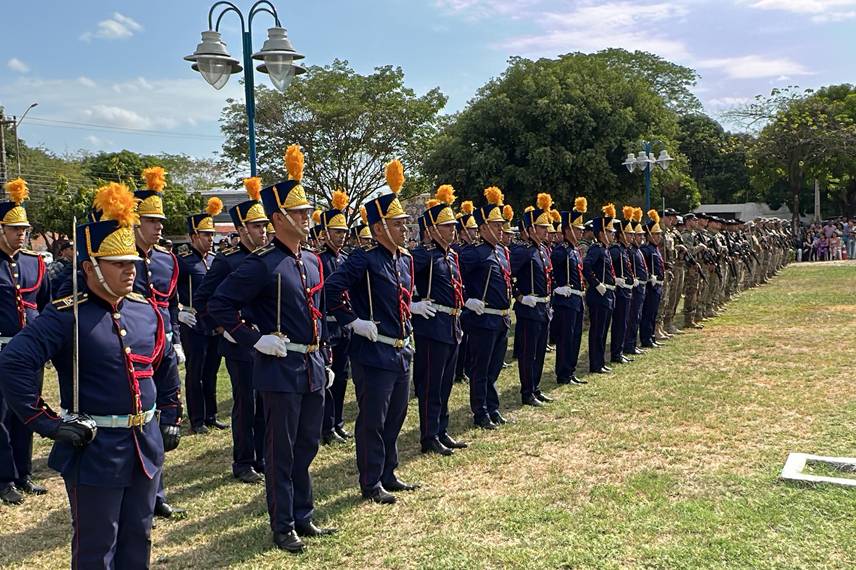 Polícia Militar do Piauí comemora Dia da Bandeira com promoções e homenagens para mais de 250 profissionais