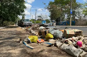 Transportadores denunciam lixo acumulado na av. Maranhão e pedem providências (Foto: Conecta Piauí)