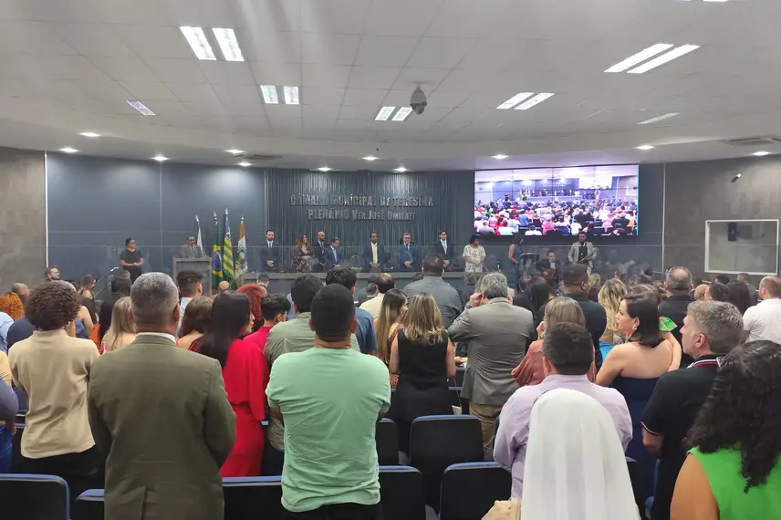 Vereadores entregam Medalha do Mérito Legislativo na Câmara de Teresina Vereadores entregam Medalha do Mérito Legislativo na Câmara de Teresina