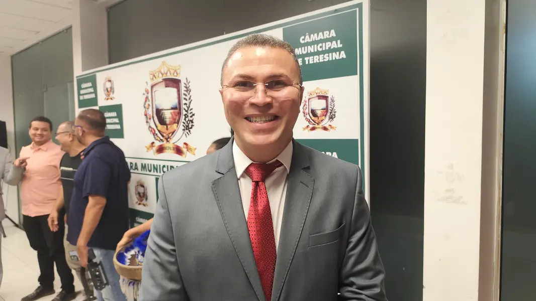 Vereadores entregam Medalha do Mérito Legislativo na Câmara de Teresina