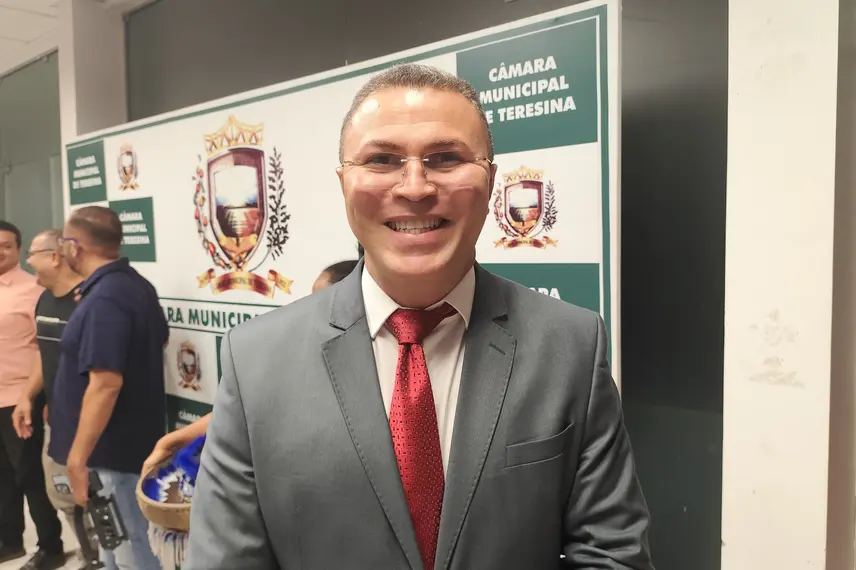 Vereadores entregam Medalha do Mérito Legislativo na Câmara de Teresina