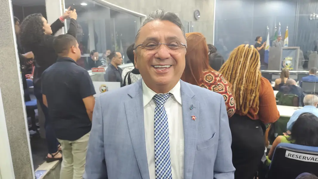 Vereadores entregam Medalha do Mérito Legislativo na Câmara de Teresina