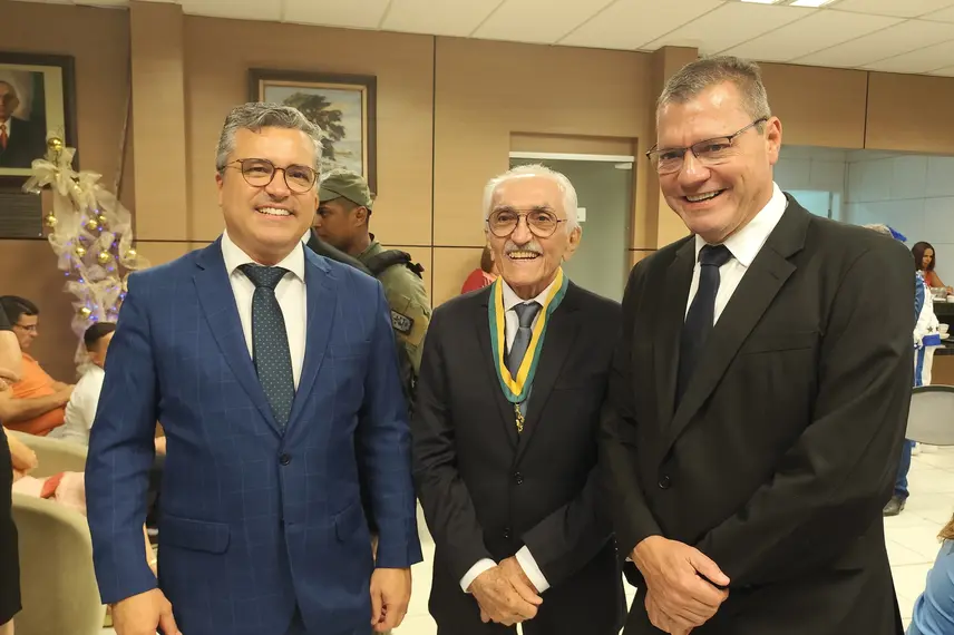 Vereadores entregam Medalha do Mérito Legislativo na Câmara de Teresina