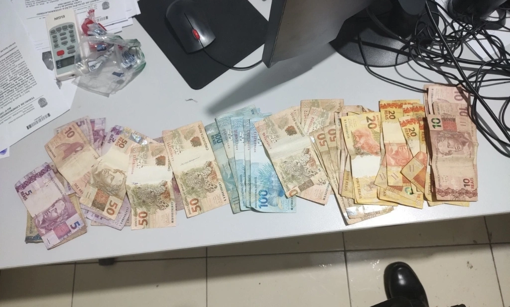 Assaltante de farmácia é preso após enterrar dinheiro e confessar crime em Jaicós