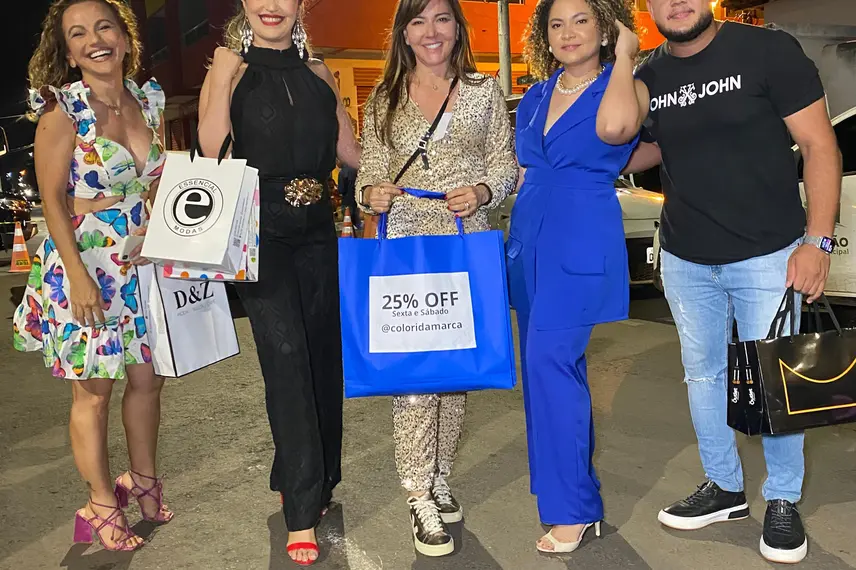 Bazar da Esperança aconteceu na Praça Leônidas Melo