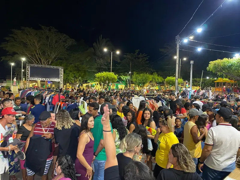 Bazar da Esperança aconteceu na Praça Leônidas Melo