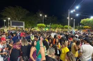 Bazar da Esperança aconteceu na Praça Leônidas Melo (Foto: Reprodução)