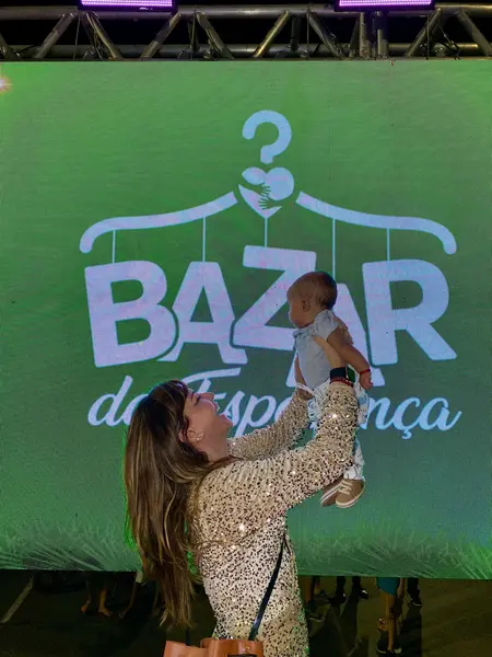 Bazar da Esperança aconteceu na Praça Leônidas Melo