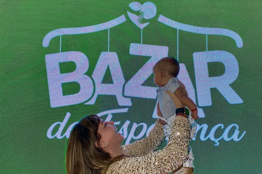 Bazar da Esperança aconteceu na Praça Leônidas Melo